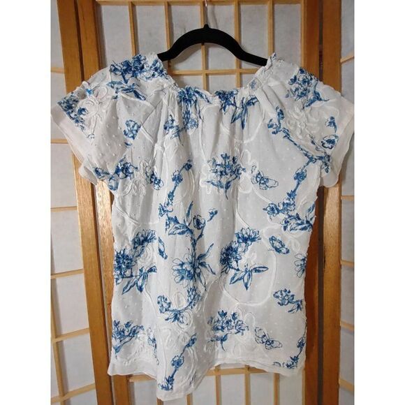 Lemon Grass Sm Embroidered Top - Picture 5 of 16